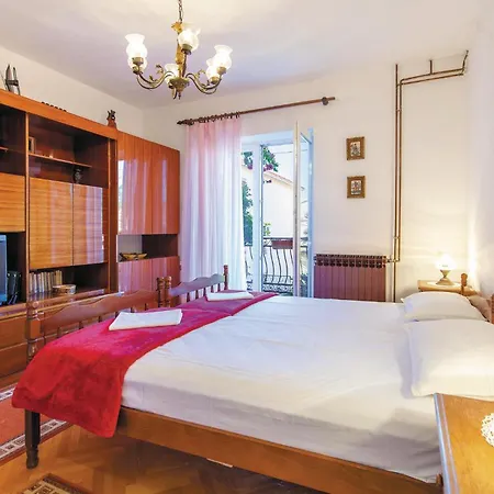 Appartement Kneza 02 *